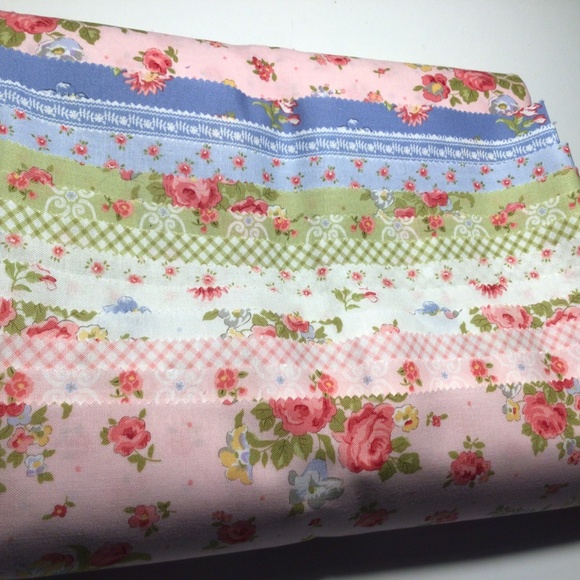 Moda Fat Quarter Bundle - 12 Fat Quarters of beautiful quilting quality cottons - Picture 13 of 14